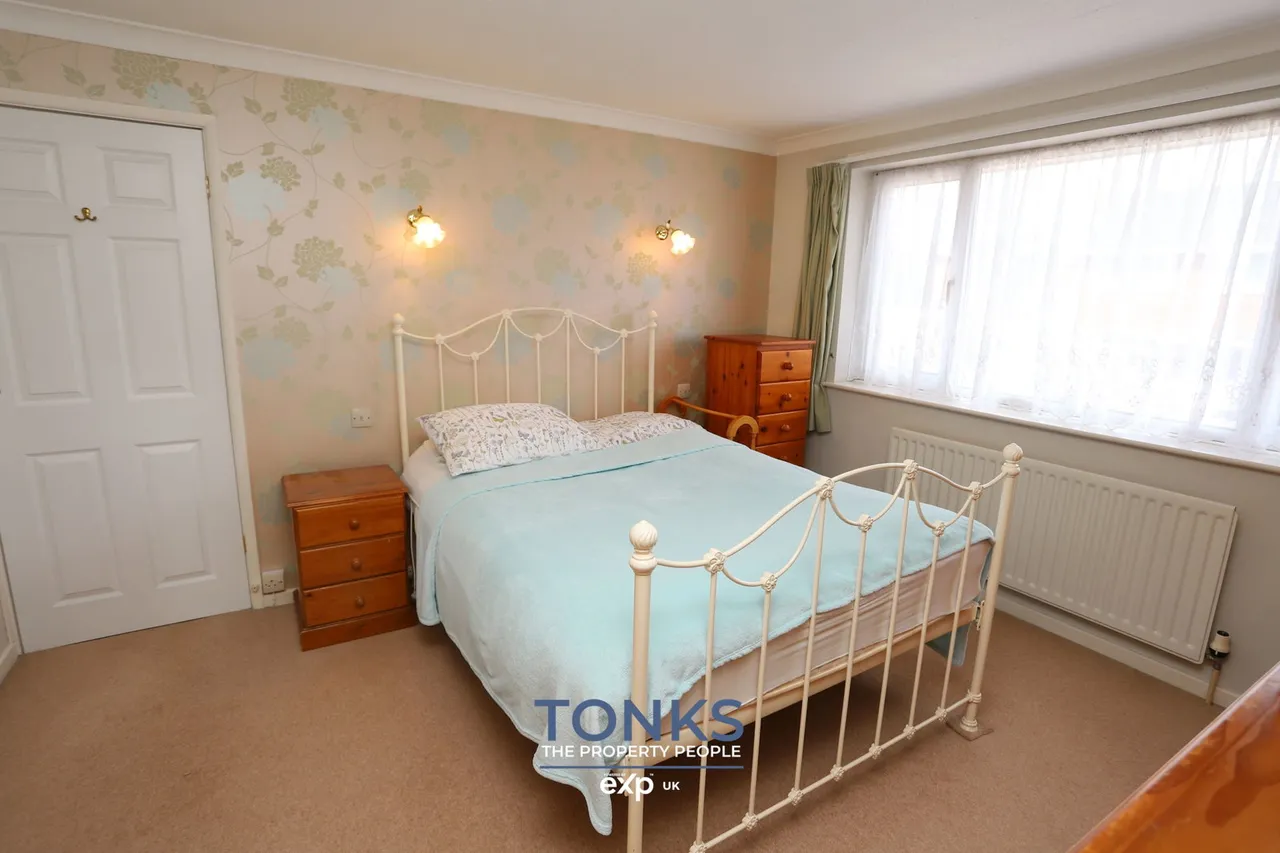 Bed with self contained downstairs annexe, DY5, photo 14