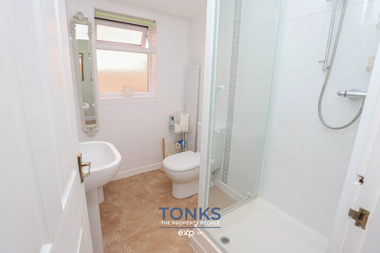 Bed with self contained downstairs annexe, DY5, photo 13