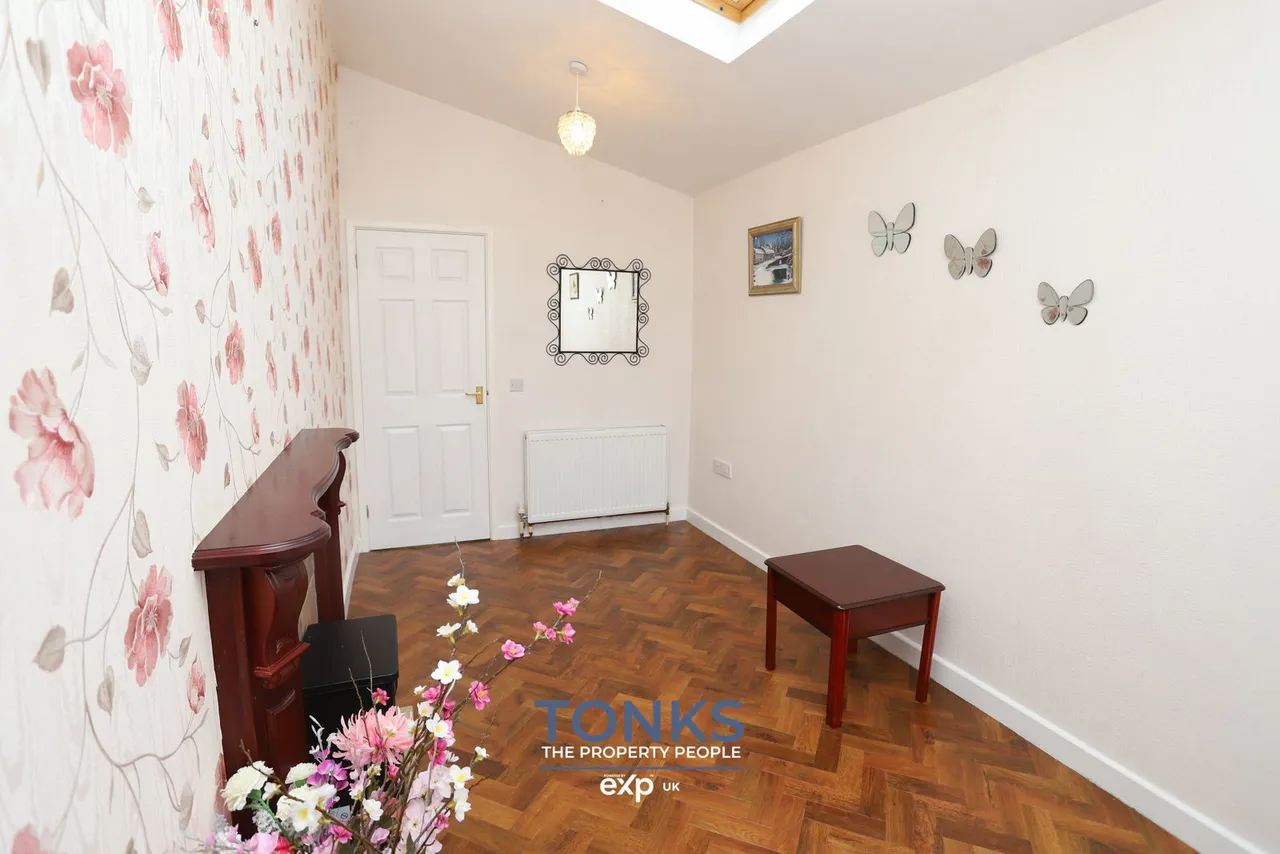 Bed with self contained downstairs annexe, DY5, photo 9