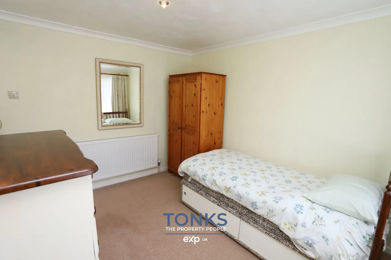 Bed with self contained downstairs annexe, DY5, photo 17