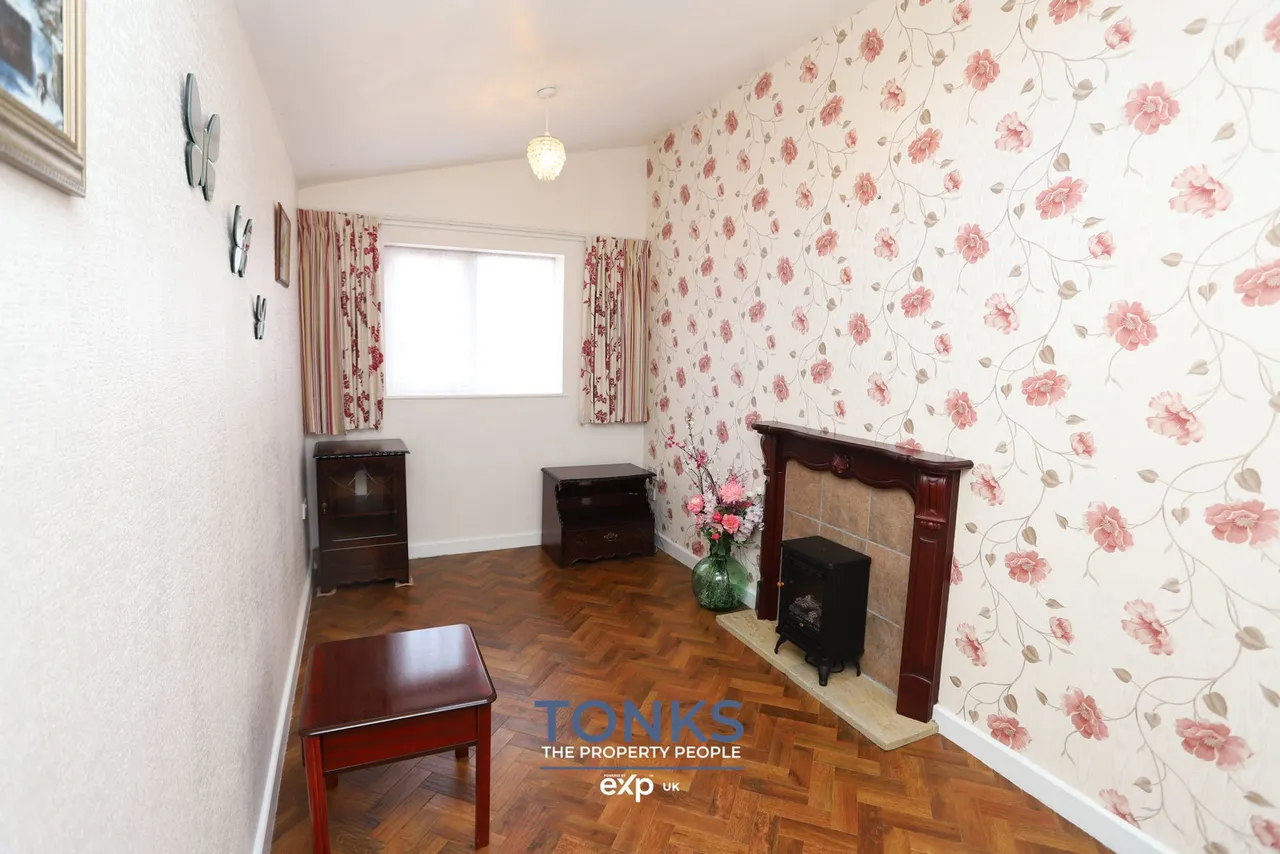 Bed with self contained downstairs annexe, DY5, photo 10