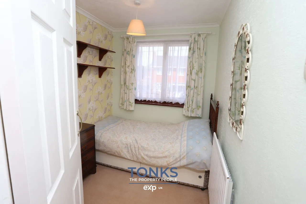 Bed with self contained downstairs annexe, DY5, photo 18