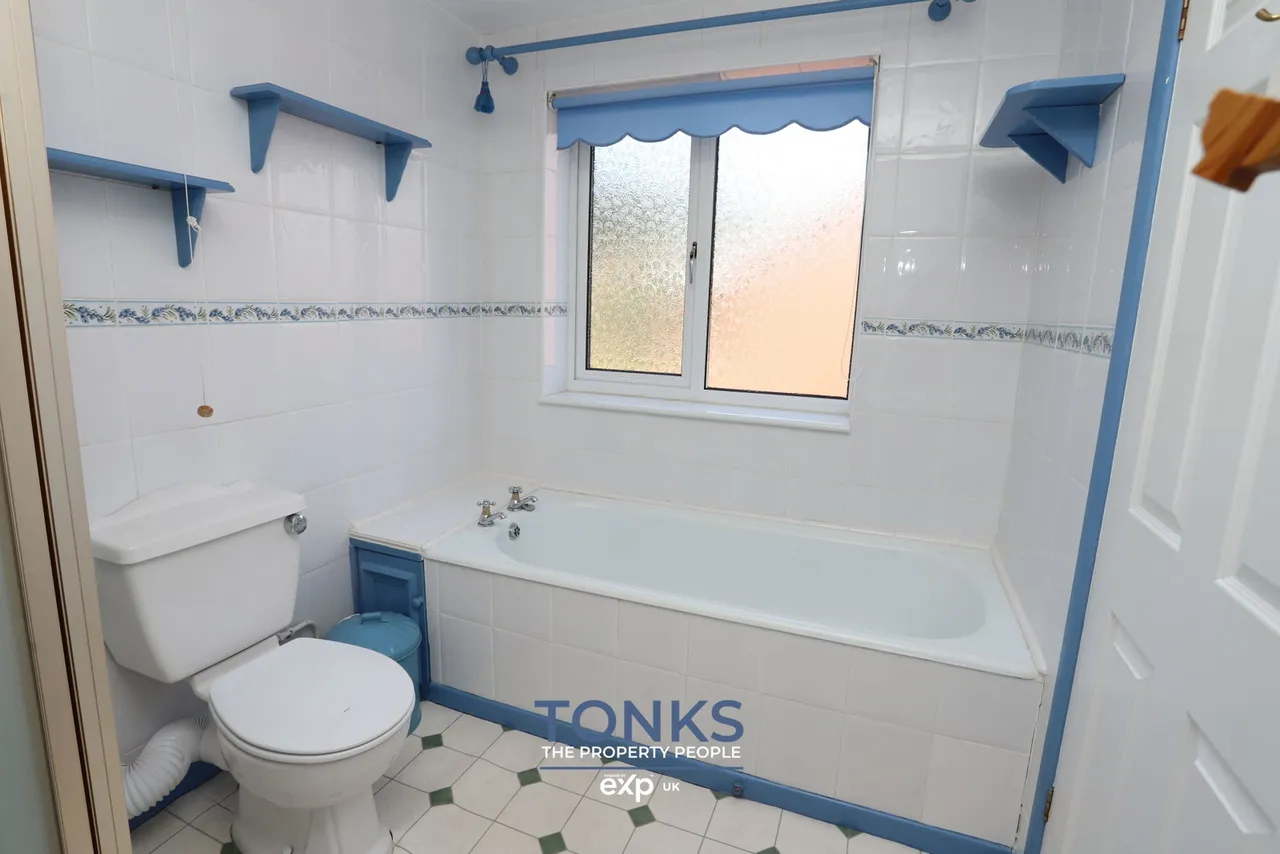 Bed with self contained downstairs annexe, DY5, photo 20