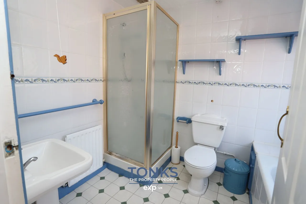 Bed with self contained downstairs annexe, DY5, photo 19