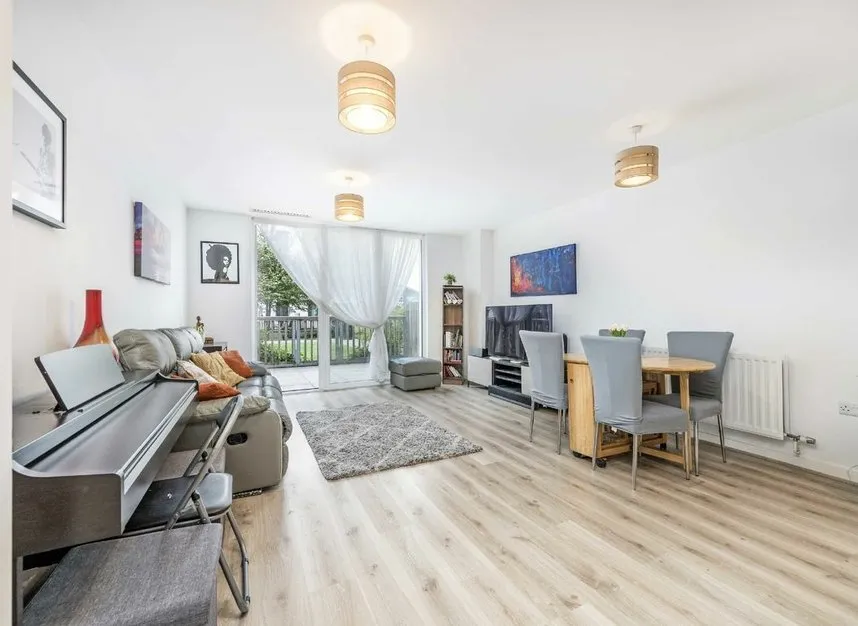 Capitol Way, Colindale, NW9, photo 3