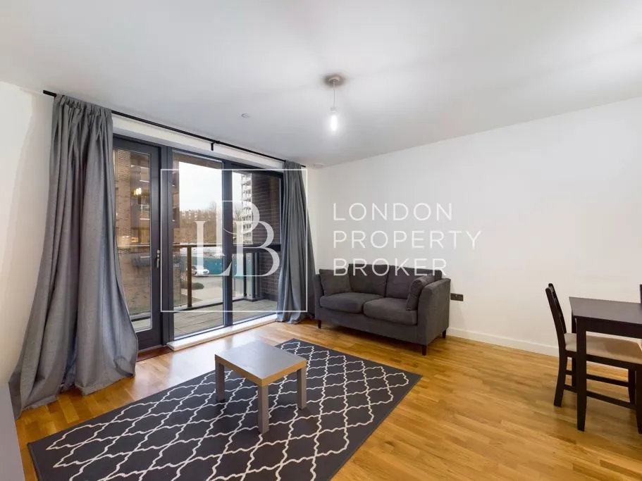 Larkwood Avenue, London, SE10, photo 2