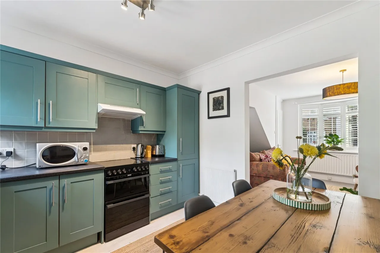2 bed house to rent, Limes Avenue, Barnes, SW13