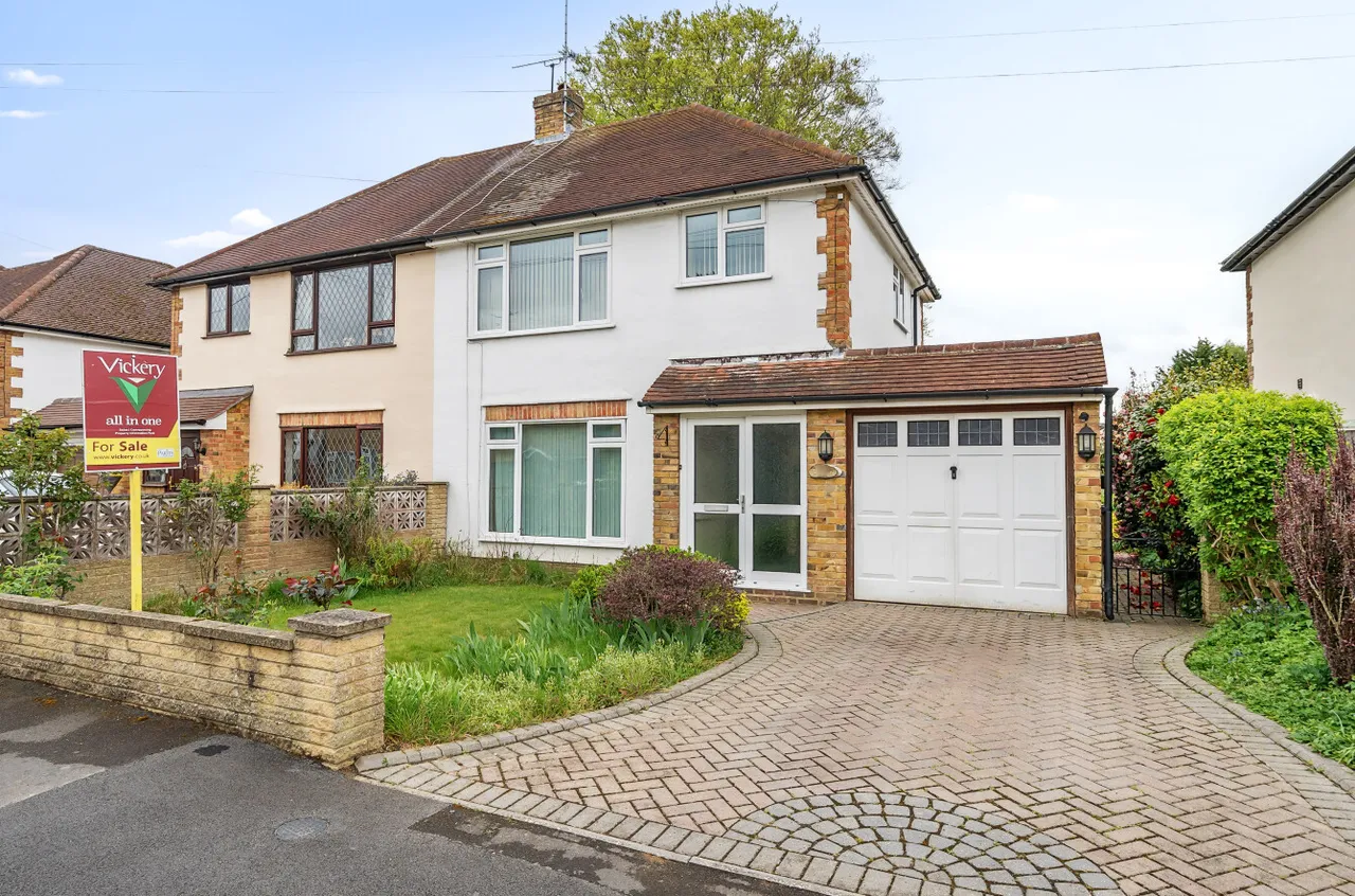 3 bed house for sale — Le Marchant Road, Frimley, Camberley, Surrey, GU16 8RN