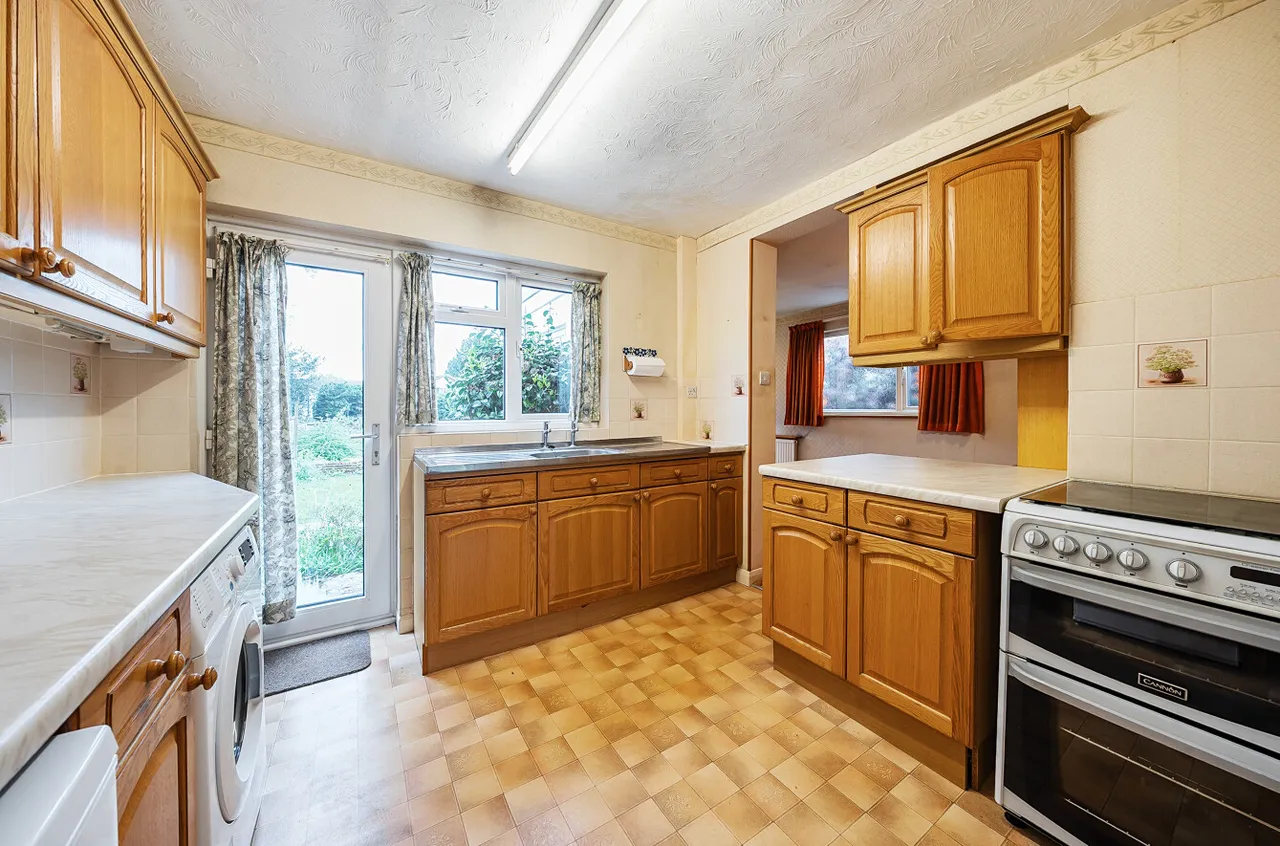 Le Marchant Road, Frimley, Camberley, Surrey, GU16 8RN, photo 6