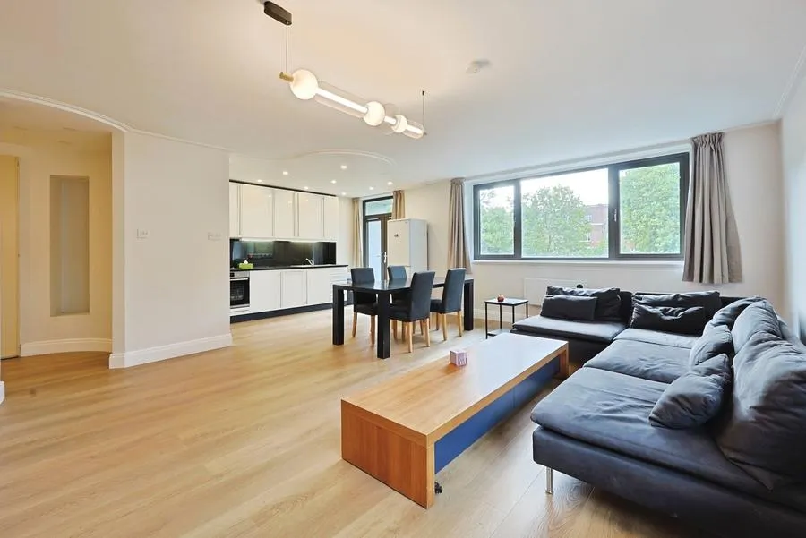 Finchley Road, London, NW8, photo 5