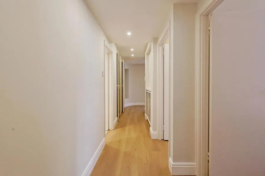 Finchley Road, London, NW8, photo 10
