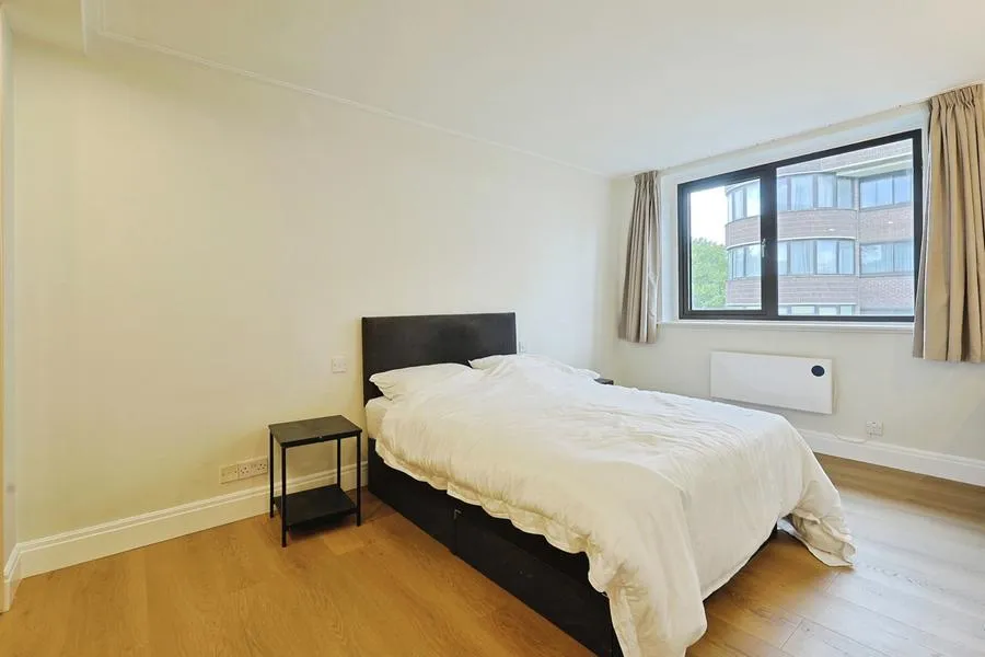 Finchley Road, London, NW8, photo 8