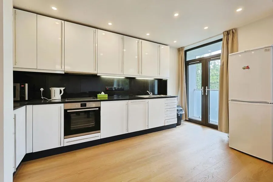 Finchley Road, London, NW8, photo 4