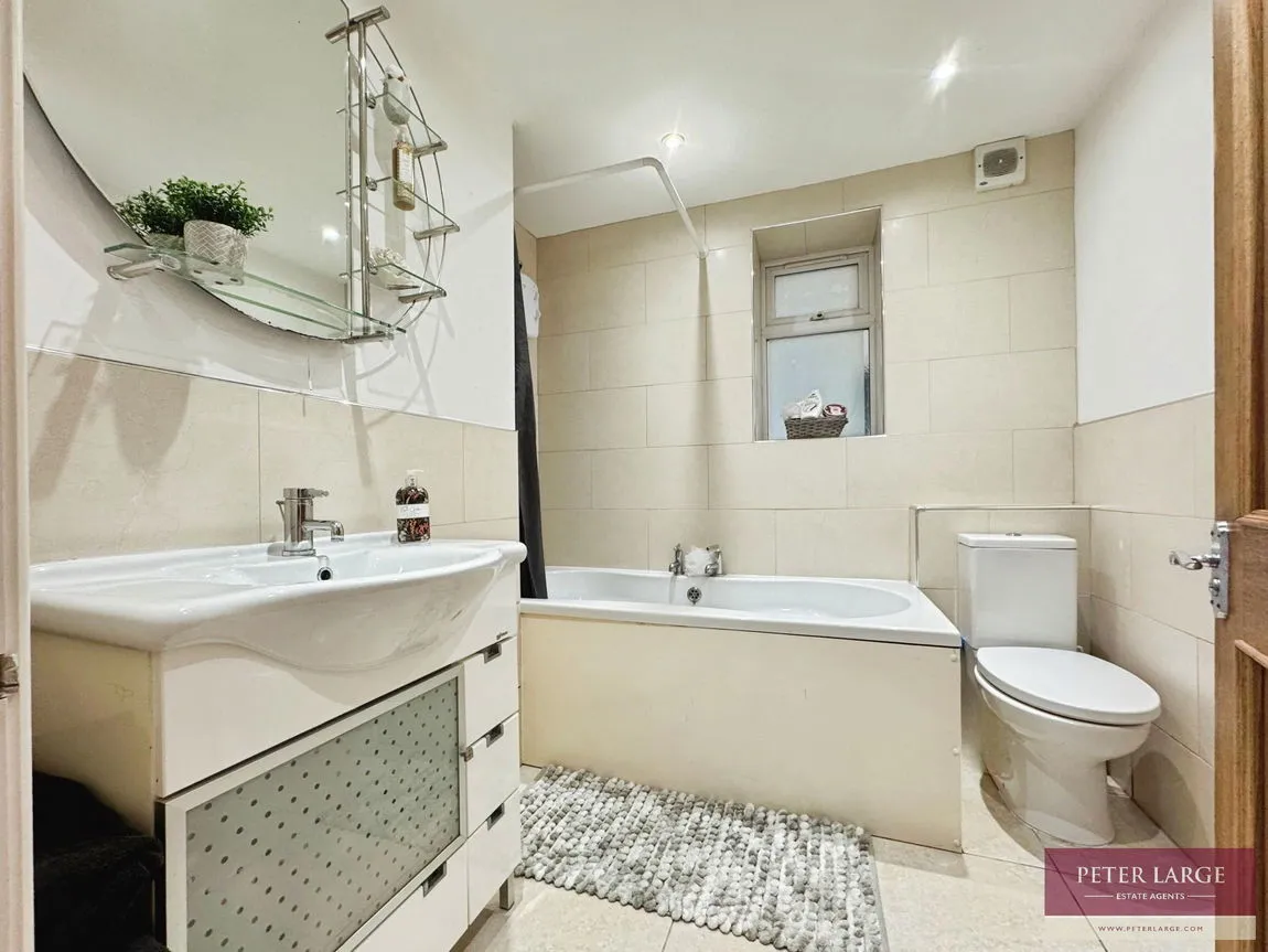 East Parade, Rhyl, Denbighshire, LL18 3AG, photo 9