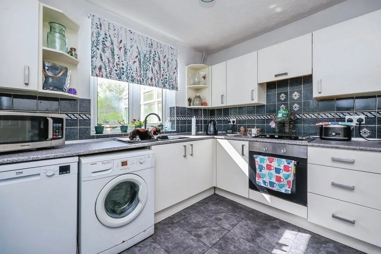 Farfield Avenue, Beeston, Nottingham, Nottinghamshire, NG9, photo 2