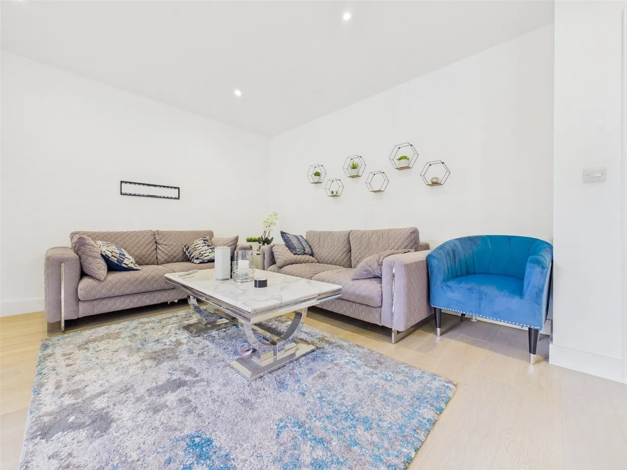 High Road, Ickenham, UB10, photo 4
