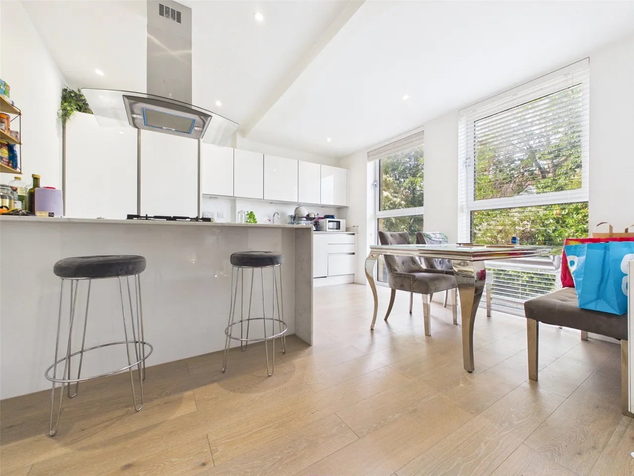High Road, Ickenham, UB10, photo 2