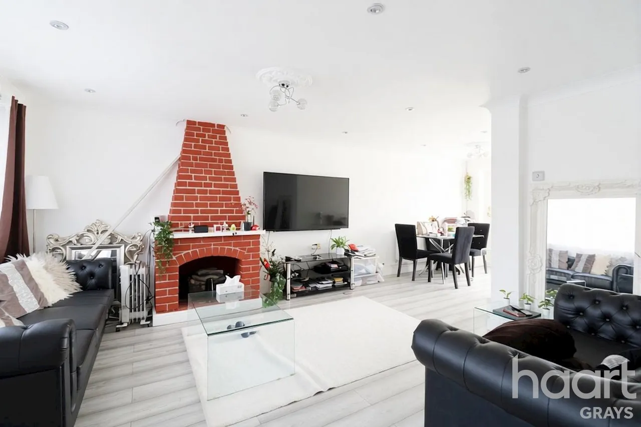 Orwell, East Tilbury, RM18, photo 3
