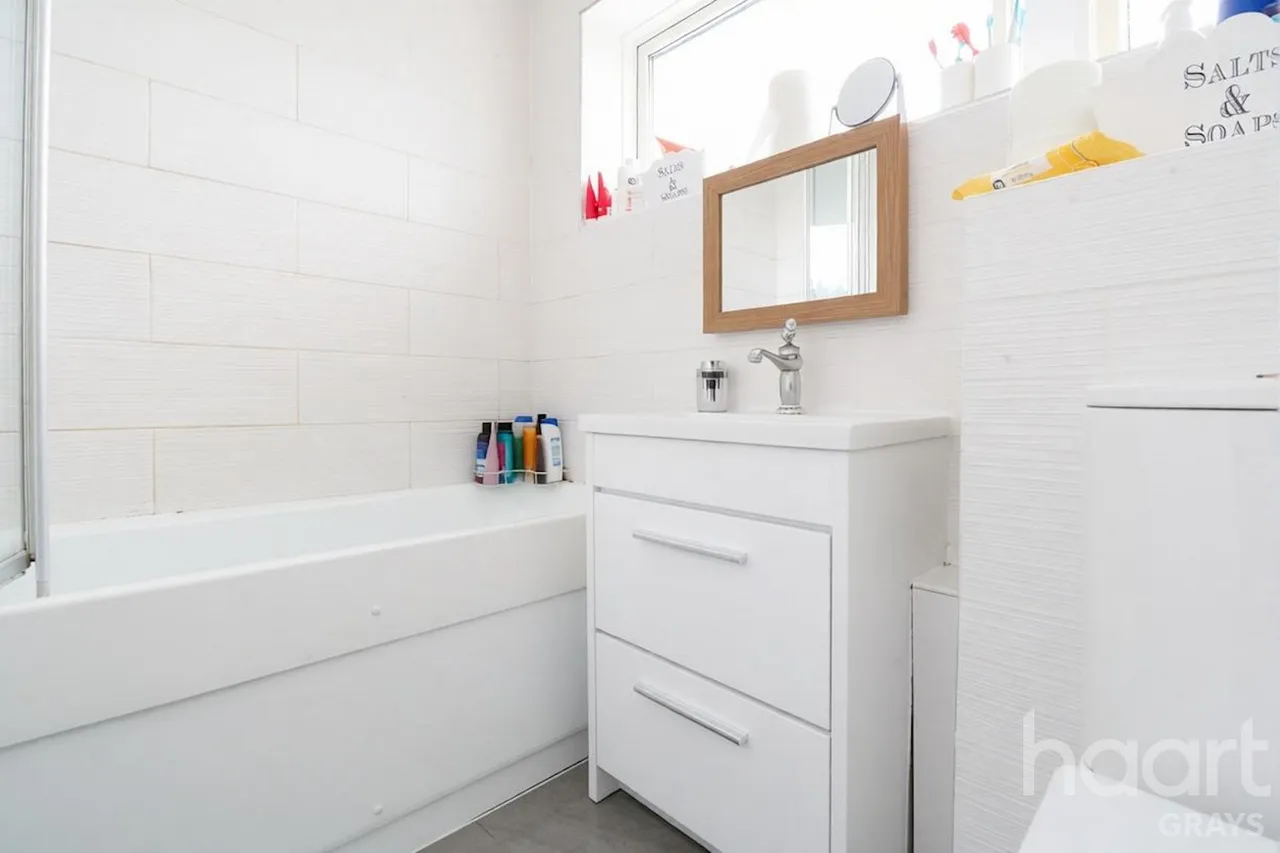 Orwell, East Tilbury, RM18, photo 13
