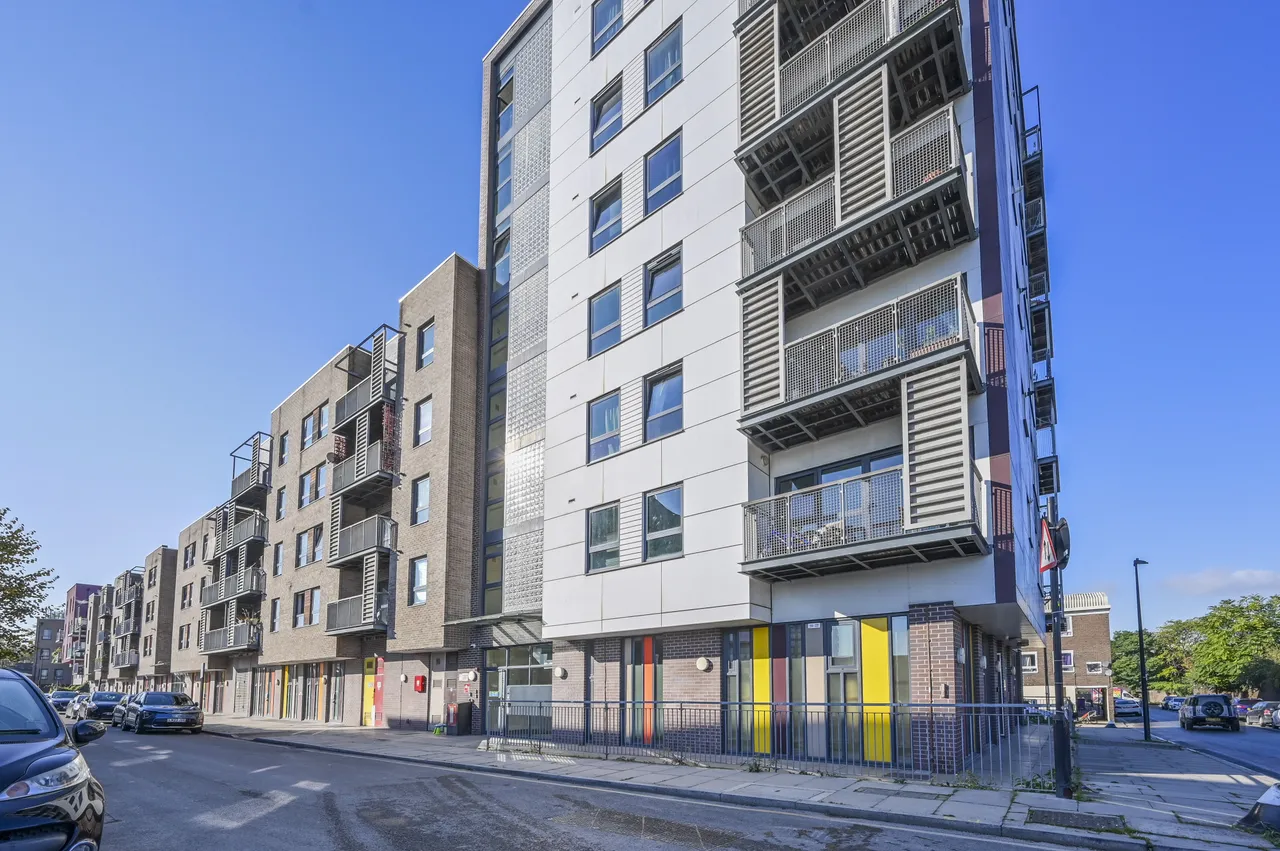 2 bed flat for sale — 13 Atelier Court North, 42 Leven Road, London
