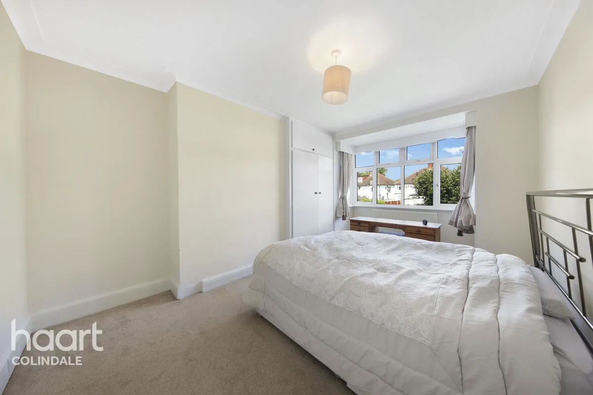 Hall Lane, NW4, photo 13