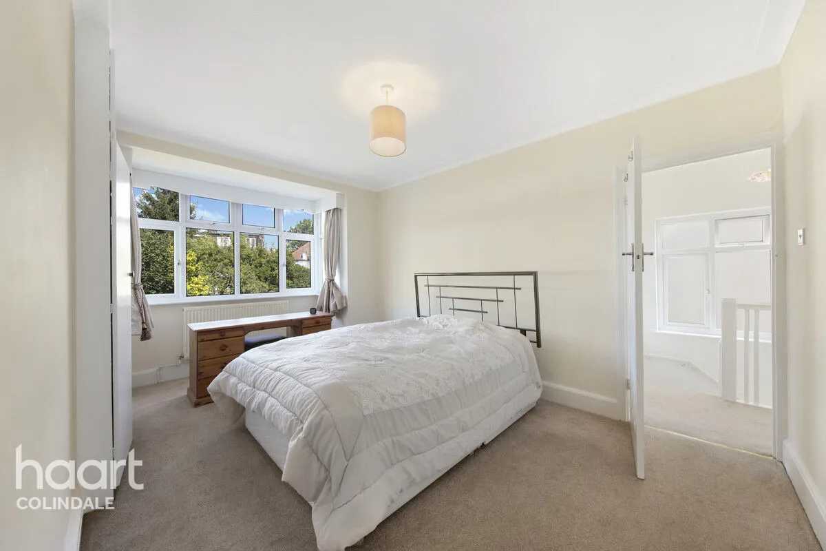 Hall Lane, NW4, photo 17