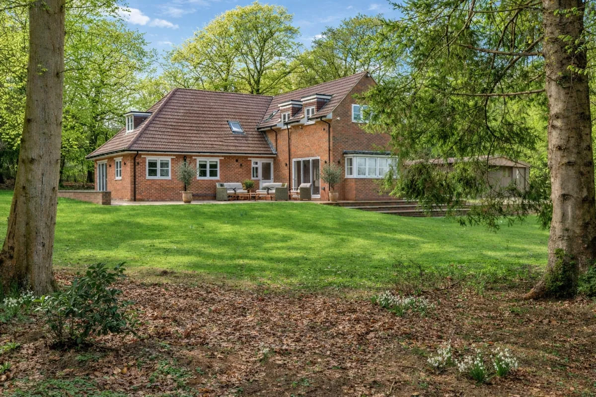 6 bed house to rent, Burrows Cross Guildford, GU5
