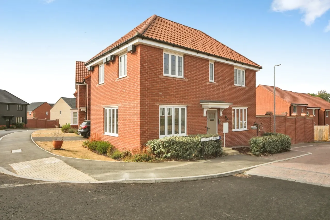 3 bed house for sale — Hedgehog Place, Onehouse, Stowmarket, Suffolk, IP14