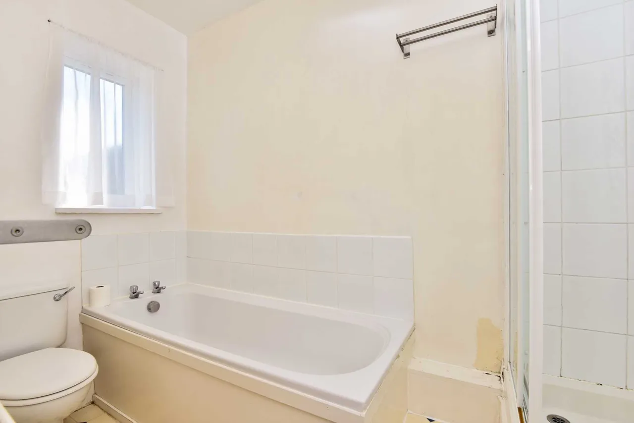 Raymond Crescent, Guildford, GU2 7SZ, photo 7