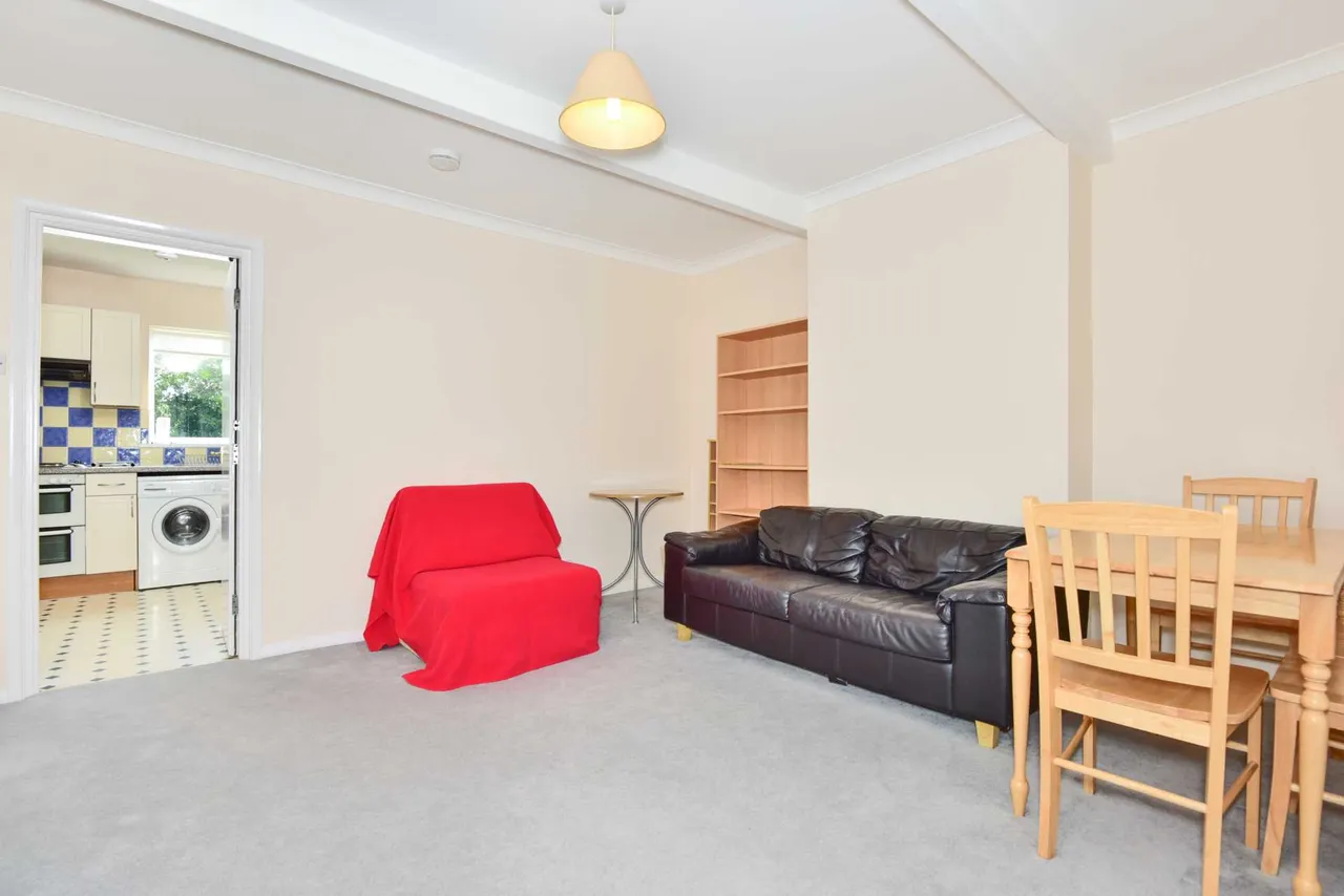 Raymond Crescent, Guildford, GU2 7SZ, photo 2