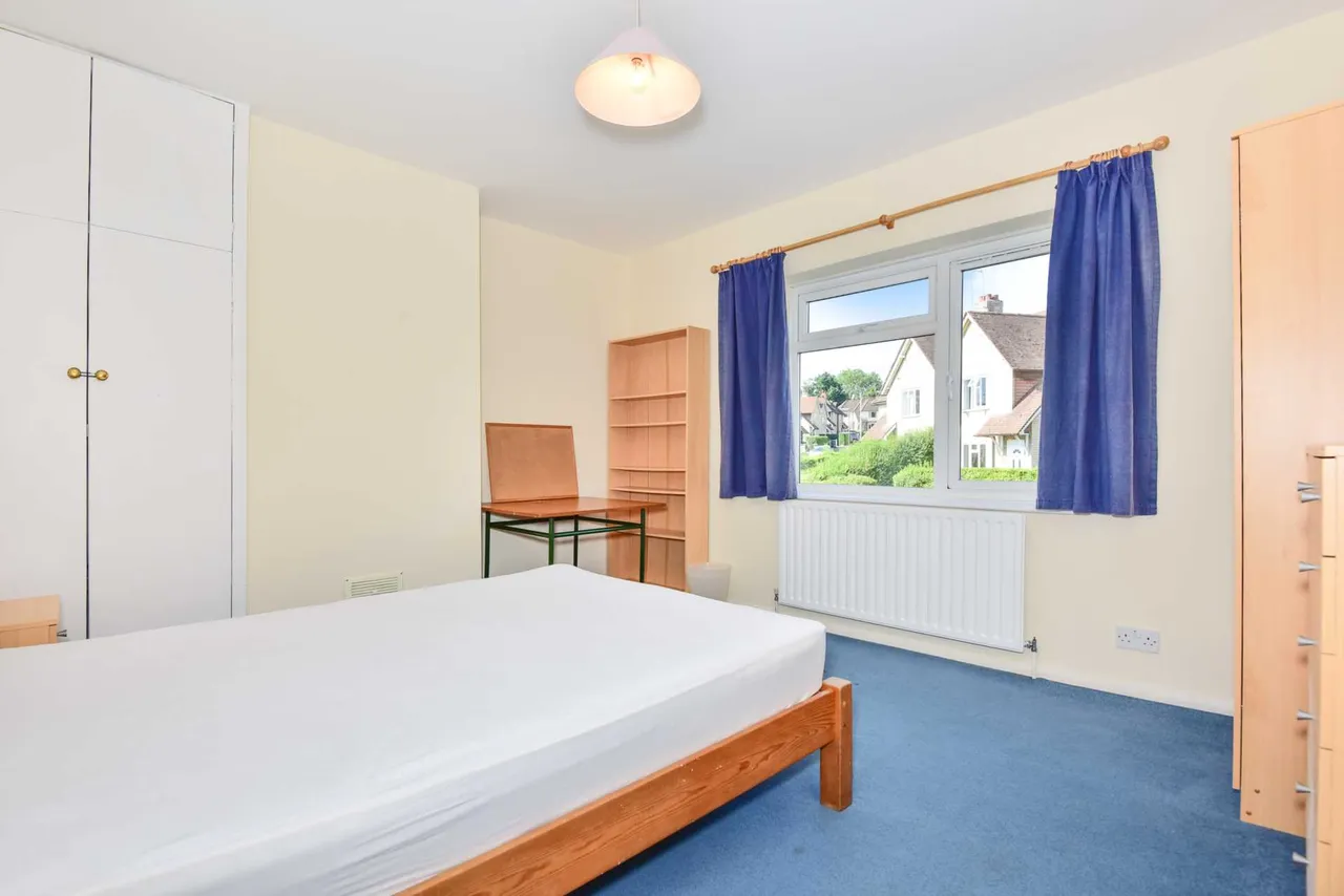 Raymond Crescent, Guildford, GU2 7SZ, photo 4