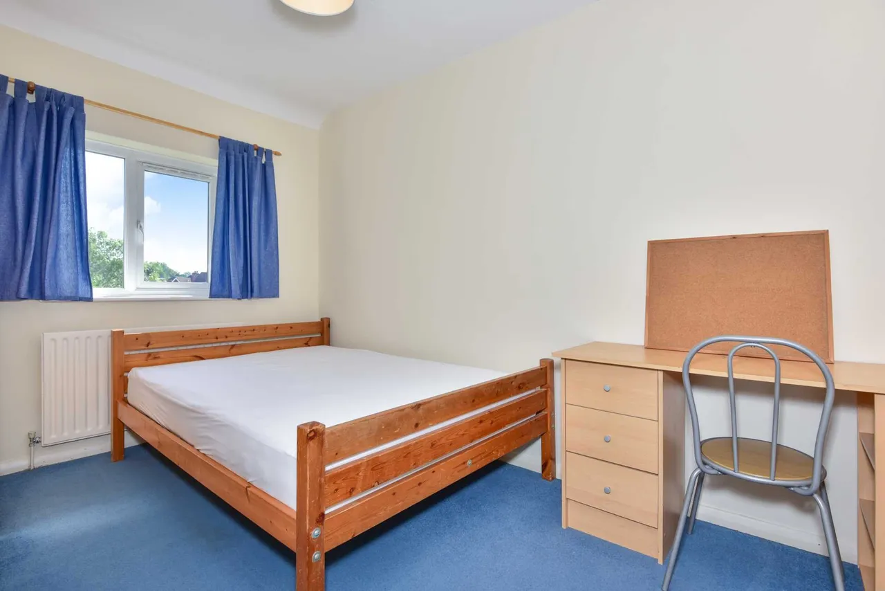 Raymond Crescent, Guildford, GU2 7SZ, photo 5