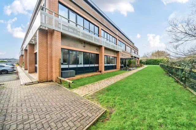 Overbridge Square, Newbury, RG14, photo 2