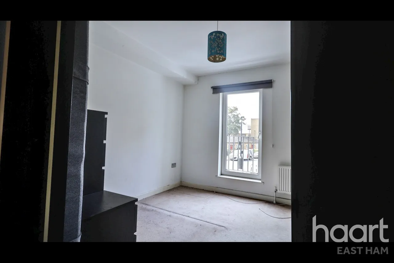 Walton Road, London, E12, photo 12