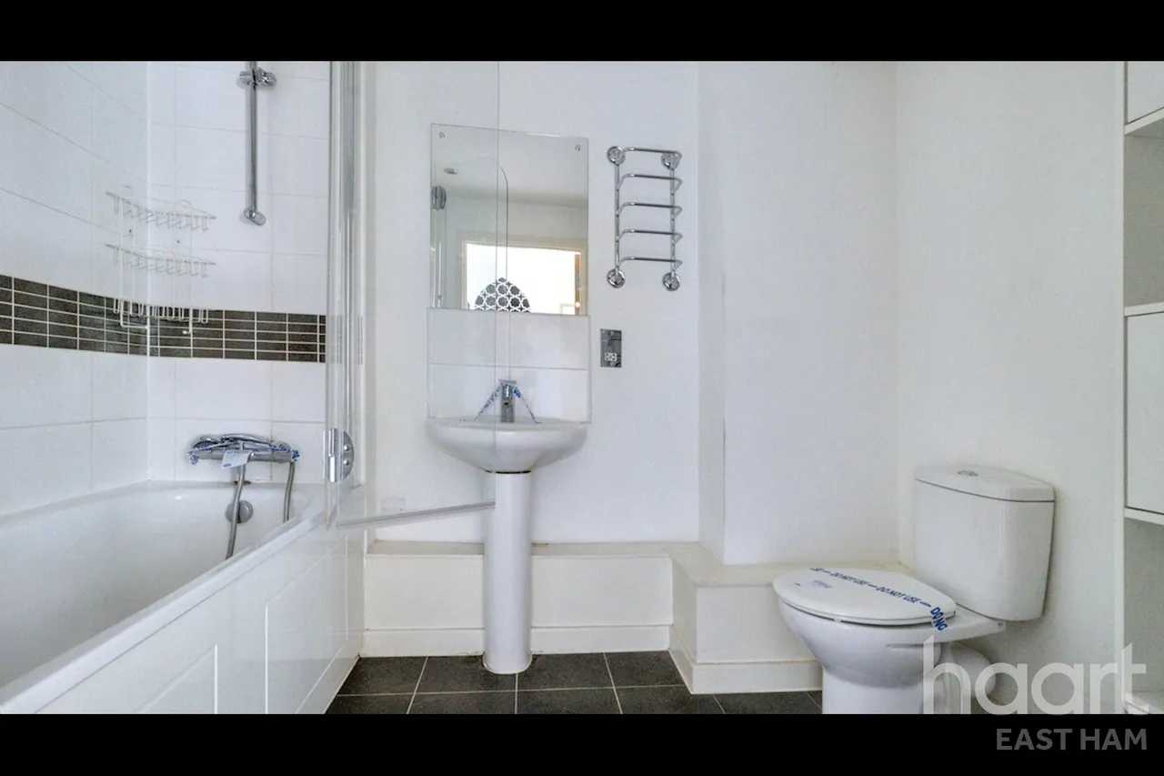 Walton Road, London, E12, photo 14