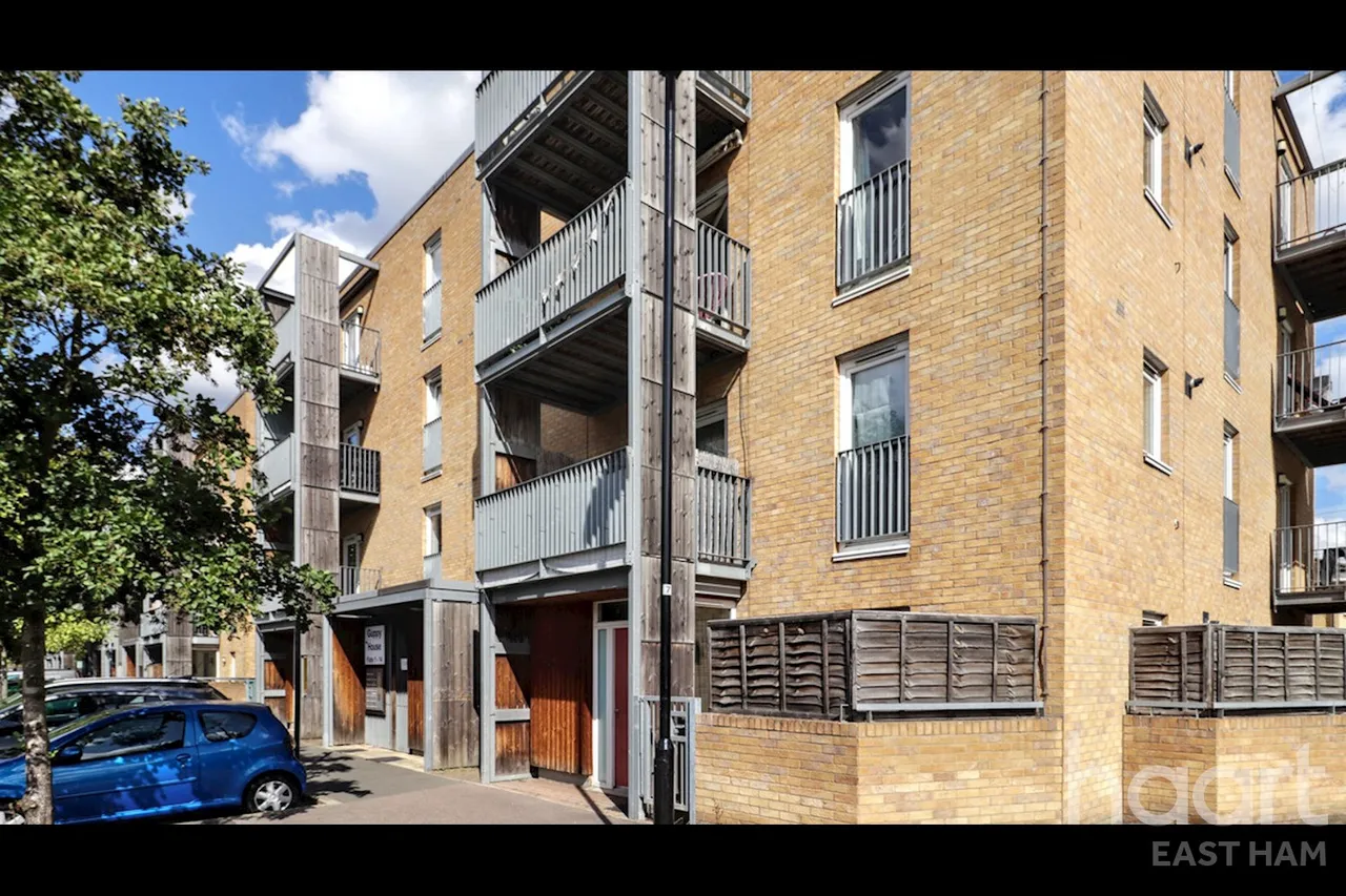 1 bed flat for sale, Walton Road, London, E12