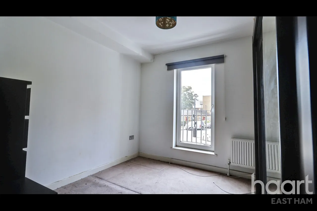 Walton Road, London, E12, photo 10