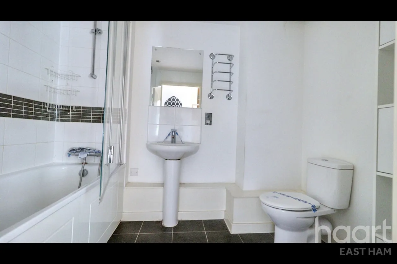 Walton Road, London, E12, photo 15