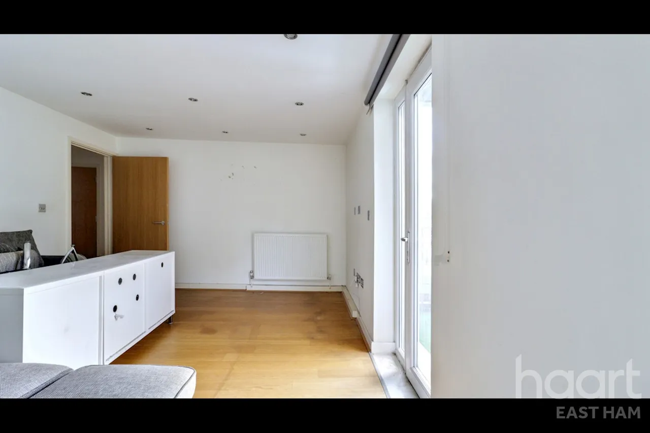 Walton Road, London, E12, photo 8