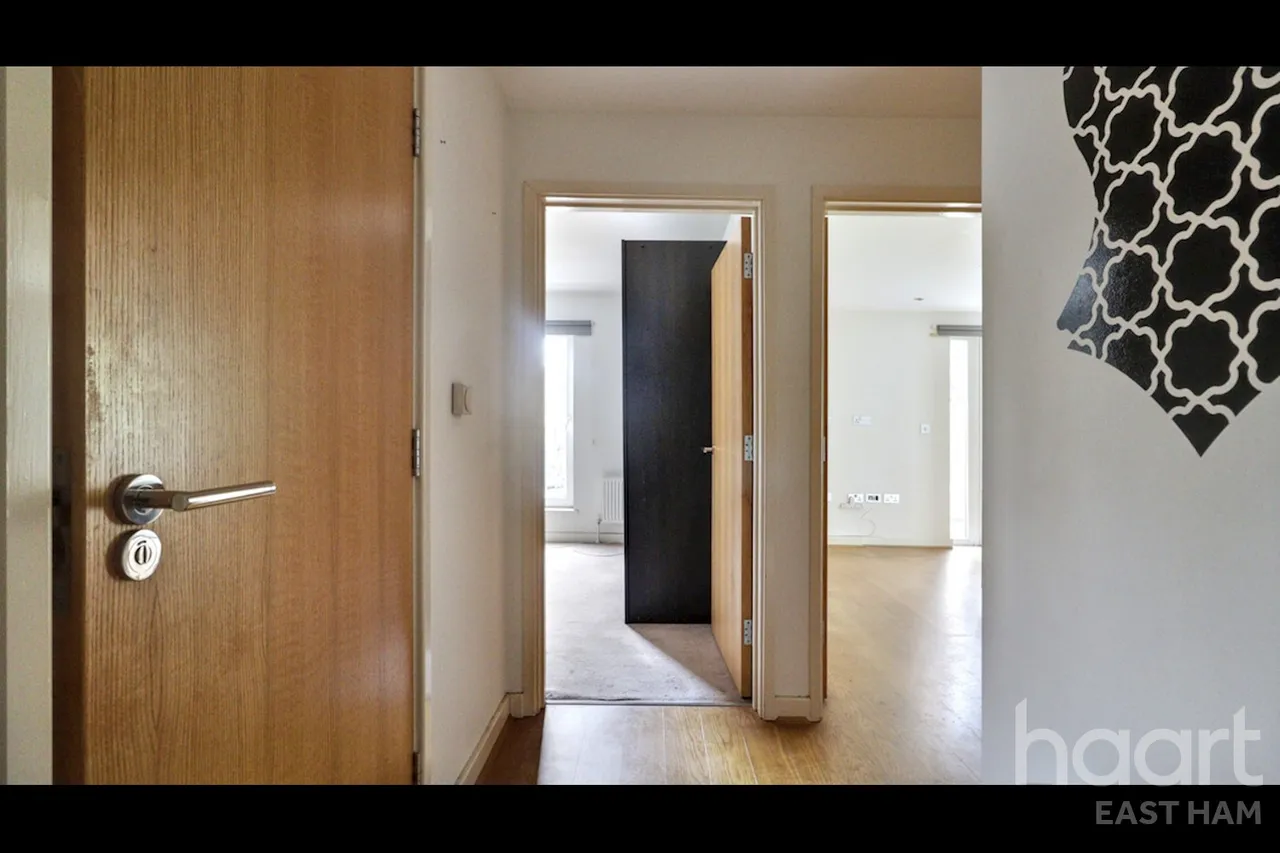 Walton Road, London, E12, photo 3