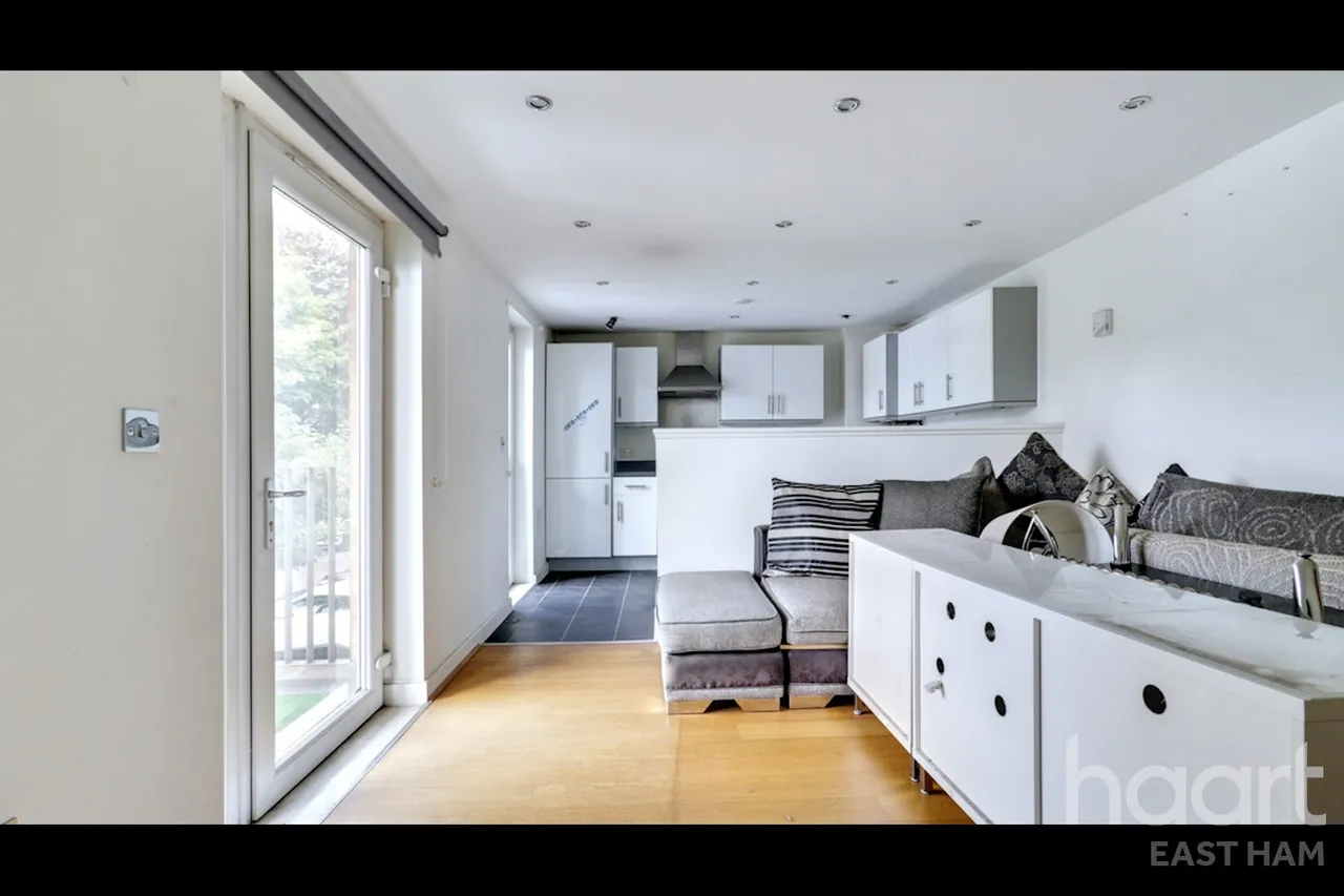 Walton Road, London, E12, photo 4