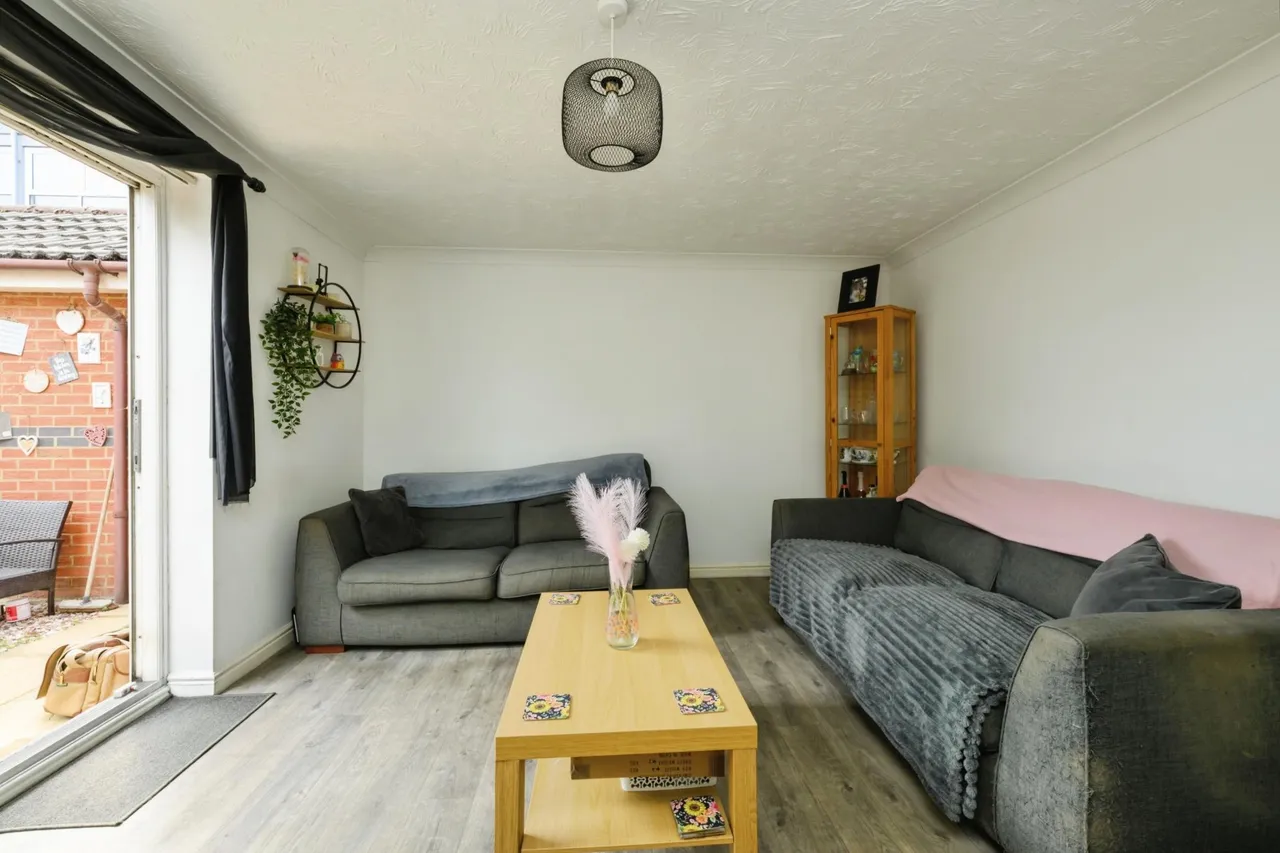 Coltsfoot Drive, Peterborough, PE2, photo 5