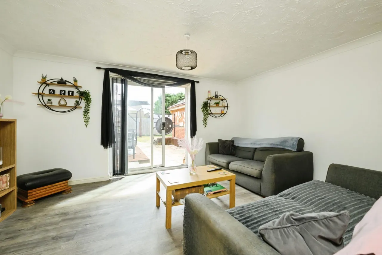 Coltsfoot Drive, Peterborough, PE2, photo 4