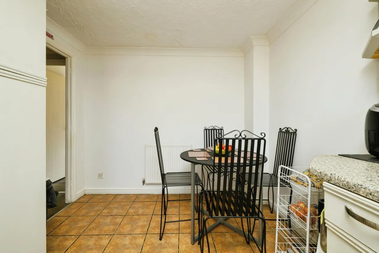 Coltsfoot Drive, Peterborough, PE2, photo 6