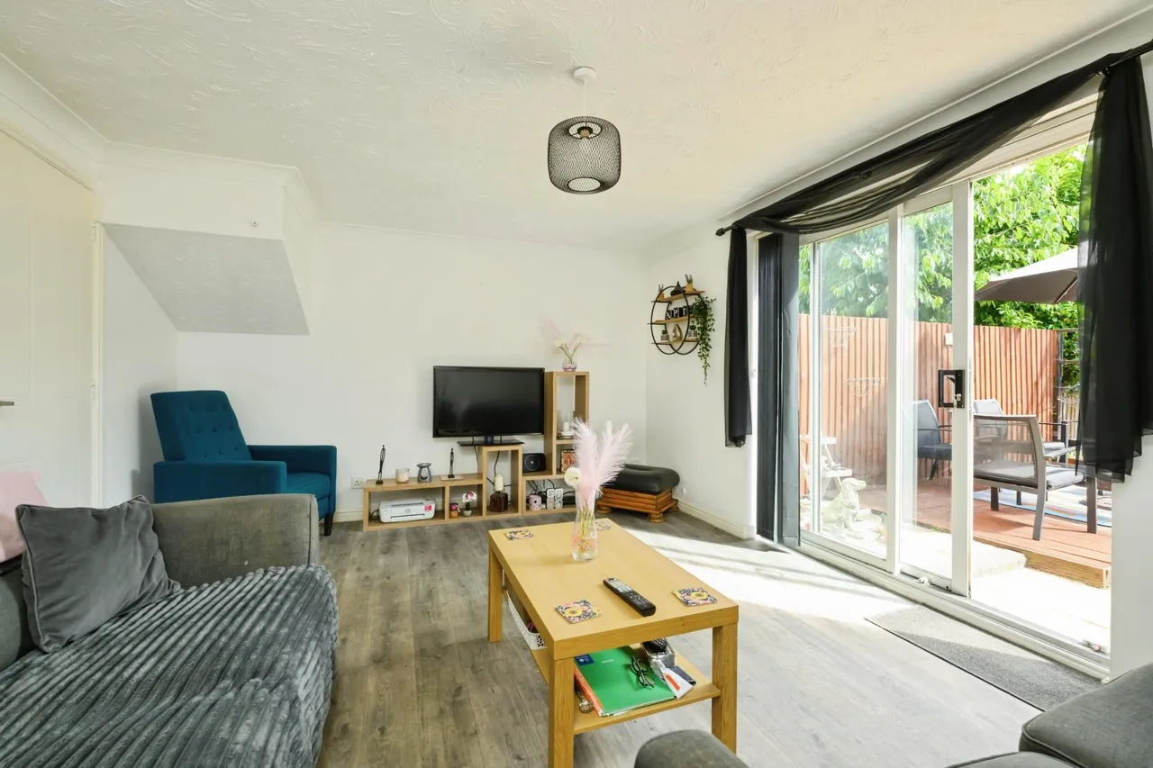 Coltsfoot Drive, Peterborough, PE2, photo 2