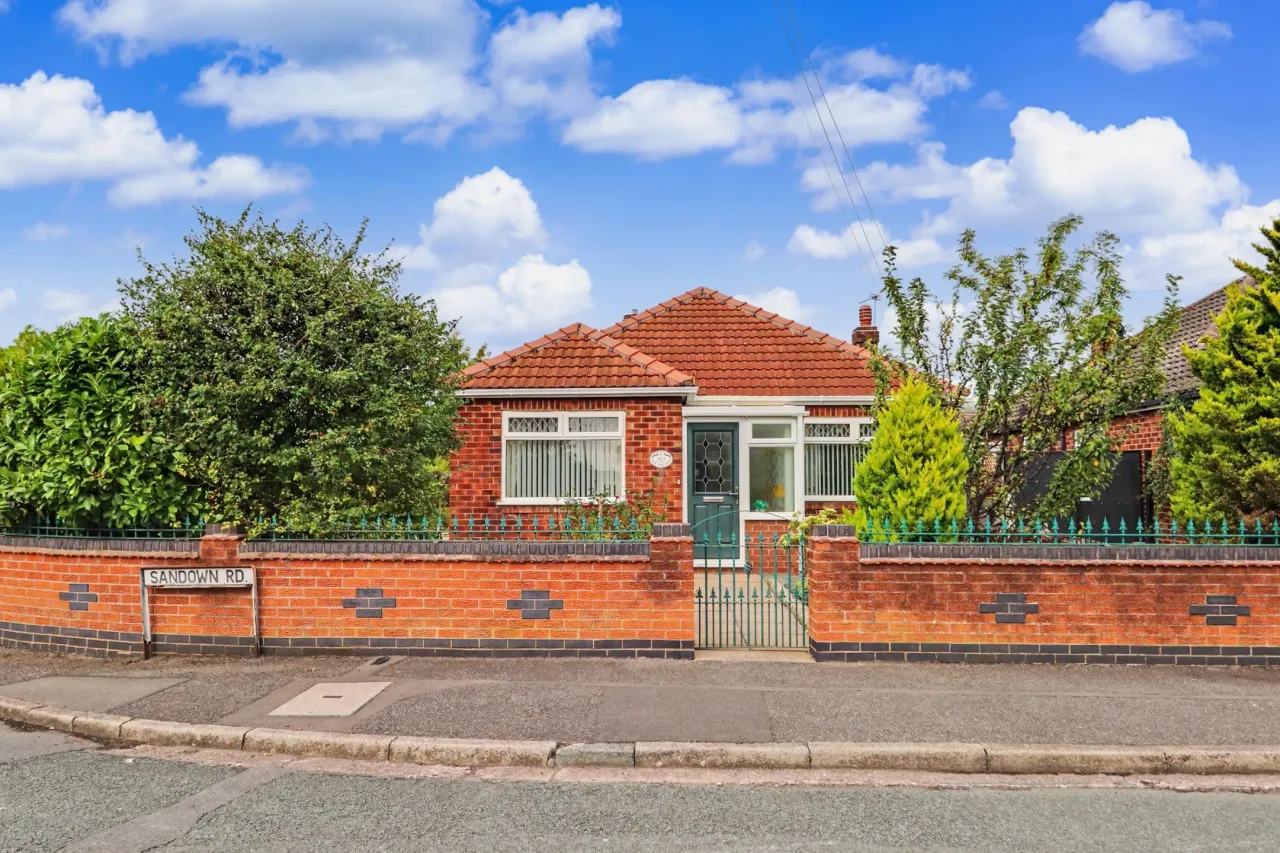 2 bed house for sale, Sandown Road, Crewe