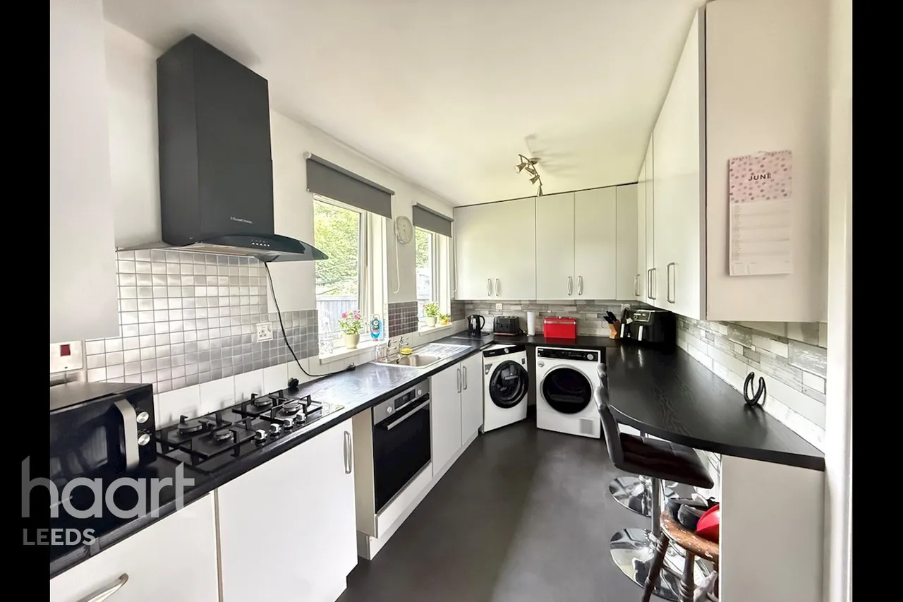 Shirley Crescent, Bradford, BD12, photo 3