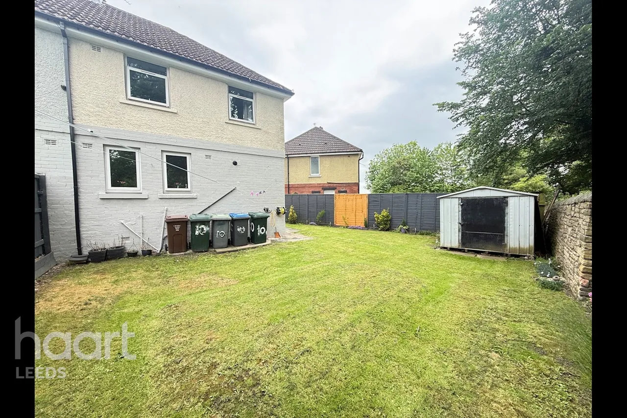 Shirley Crescent, Bradford, BD12, photo 2