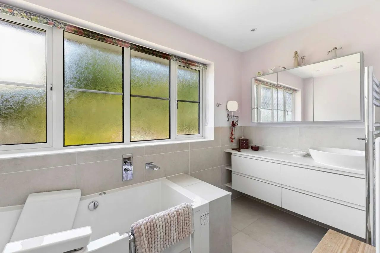 The Climb, Rickmansworth, Hertfordshire, WD3 4DX, photo 12