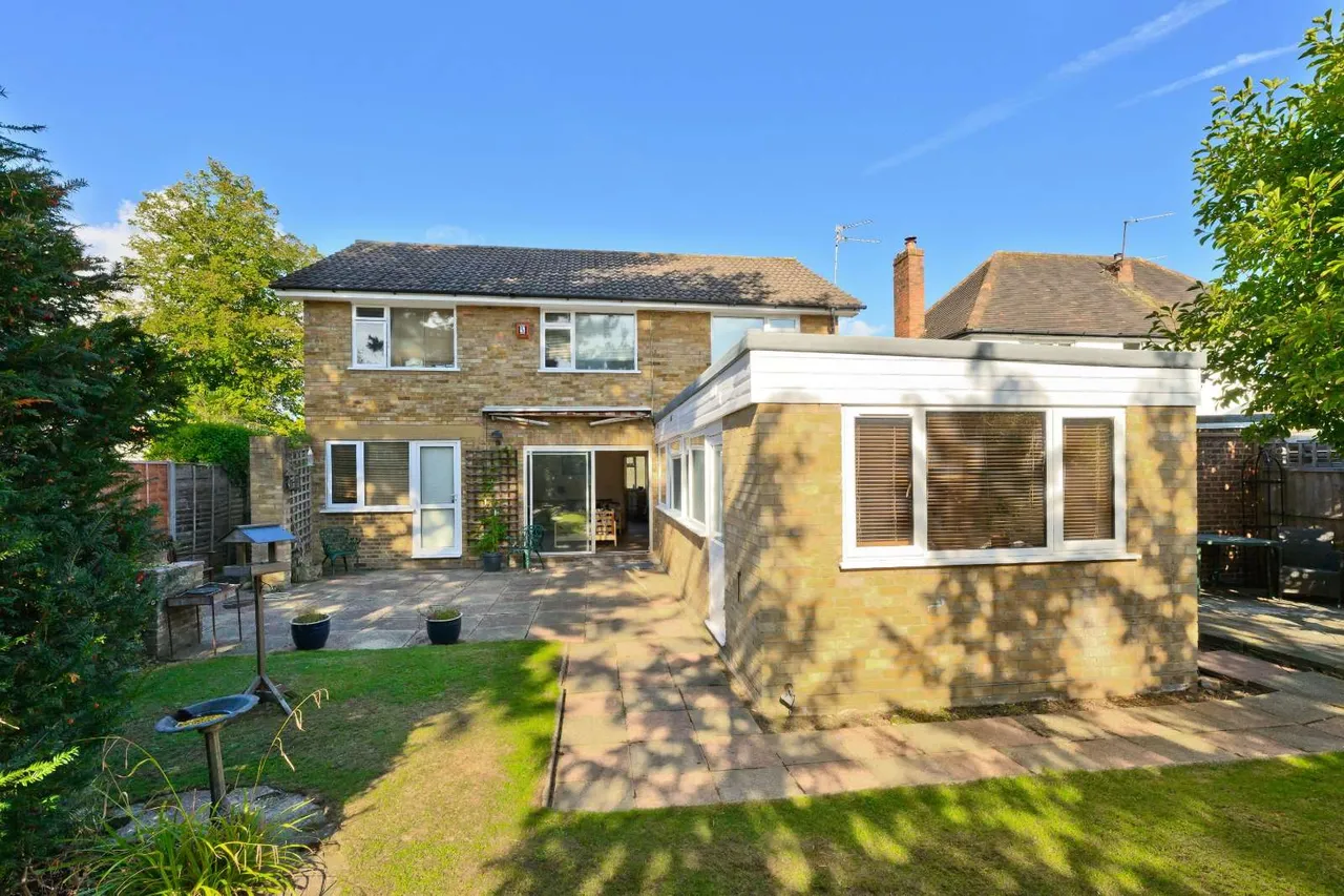 Manor Road North, Esher, Surrey, KT10 0AD, photo 2